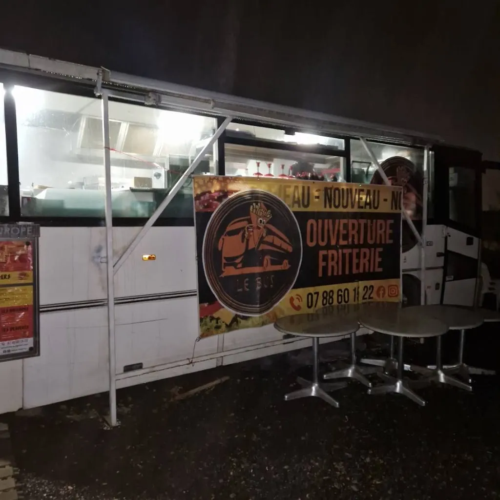 Catherine Aguilar_Le bus_Allouagne_review