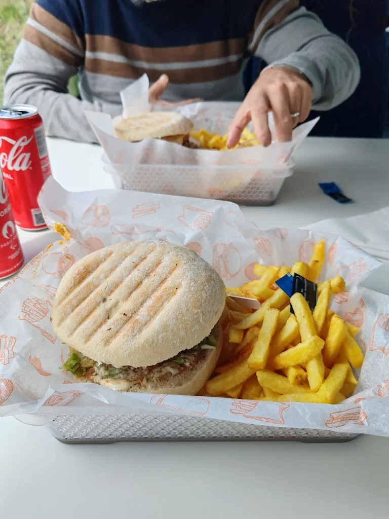 Sébastien Veniez_Le bus_Allouagne_review