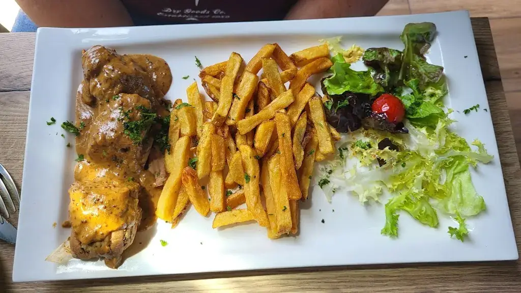 Lissandra Ralip_Brasserie Les Lieux Dits_Saint-Clair-du-Rhône_review