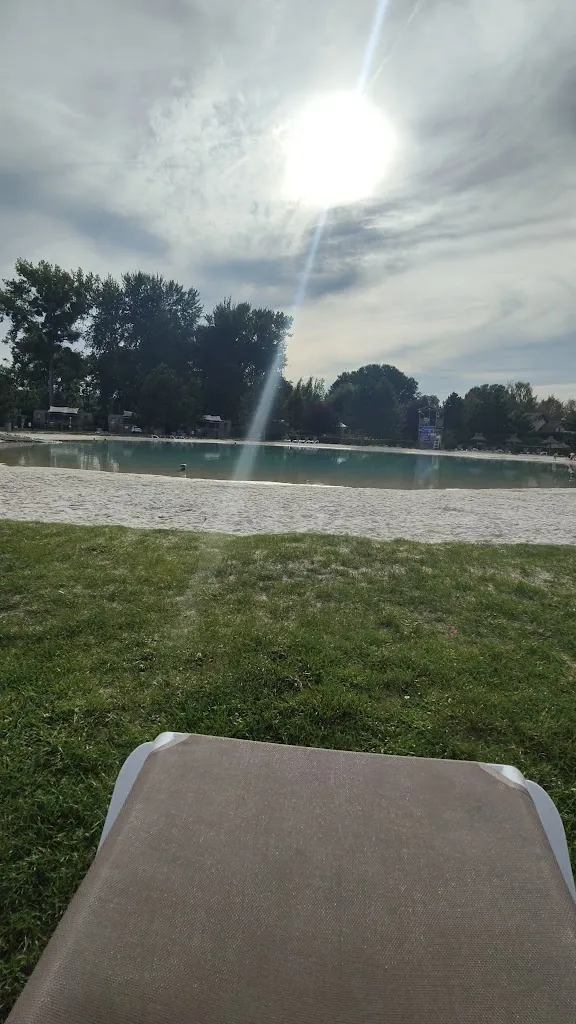 Nathan Wayne_La Plage - Marvilla Parks_Berny-Rivière_review