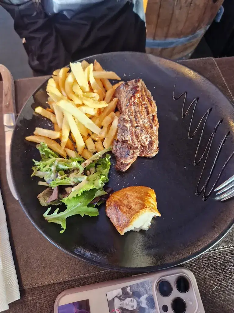 Gavin Hutchcraft_L'Estival_Audinghen_review