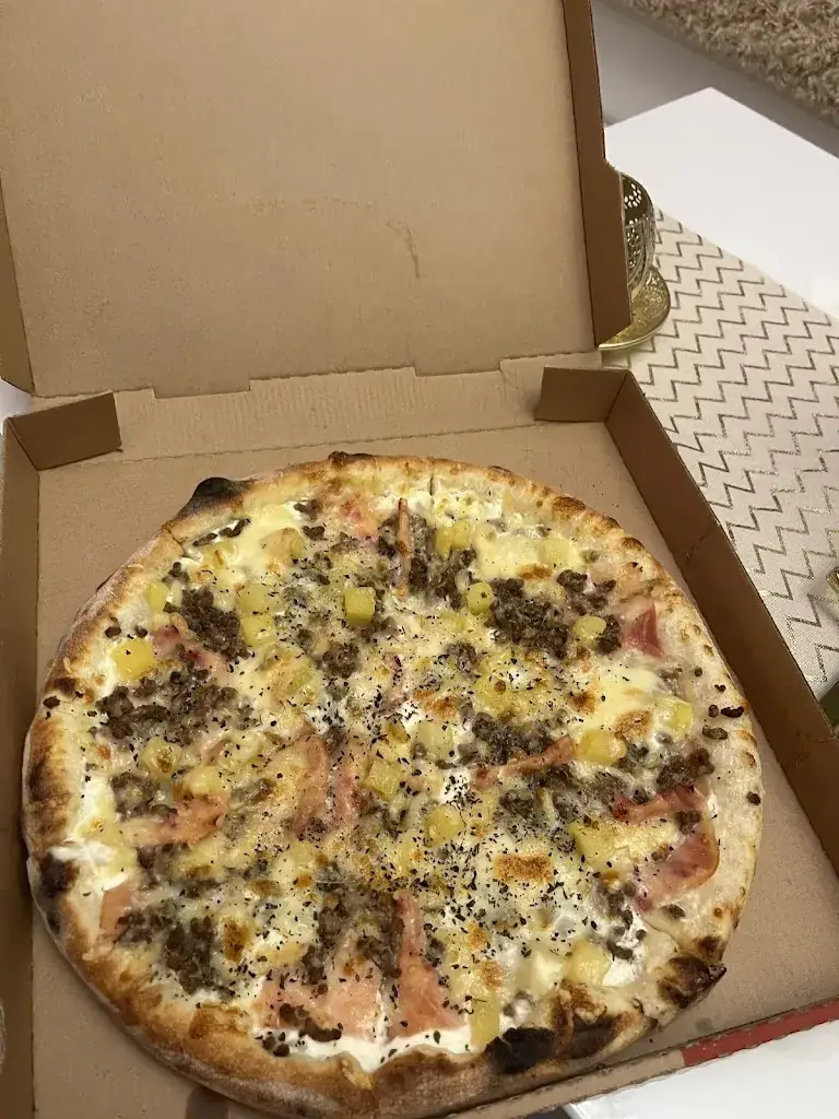 layla Luis_La napoli_Andeville_review