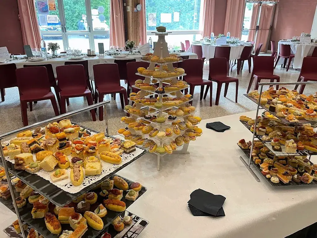 LE PHENIX Restaurant in Andeville