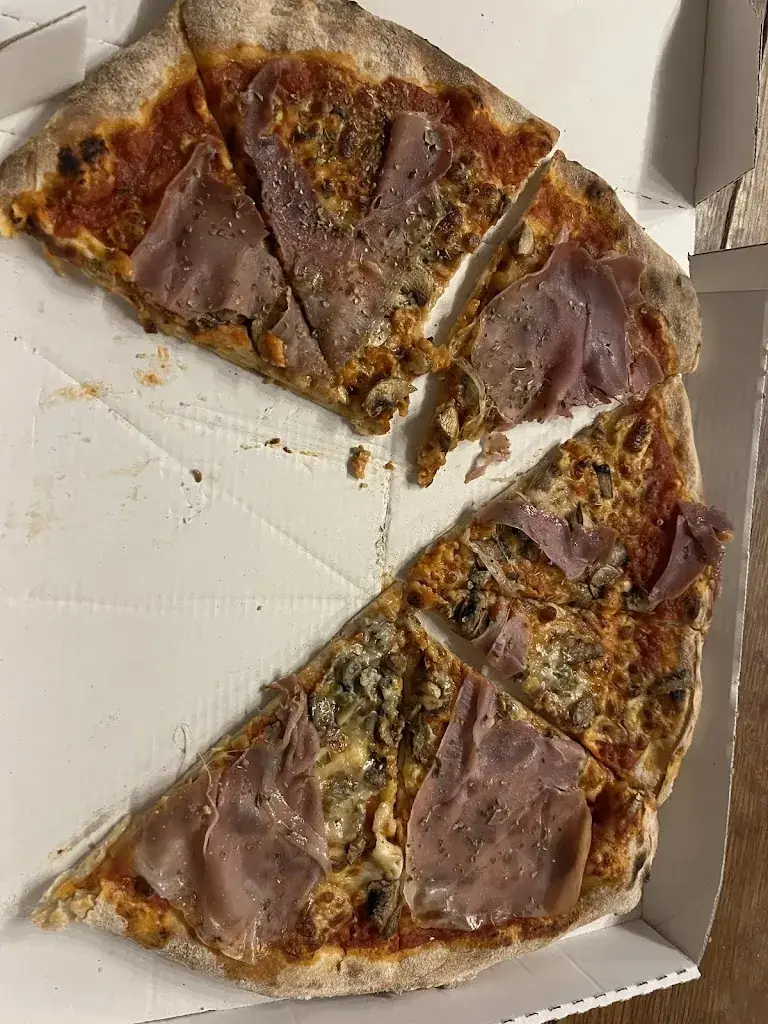 Eva Triolet_PIZZA L'AZZURRO_Amblainville_review