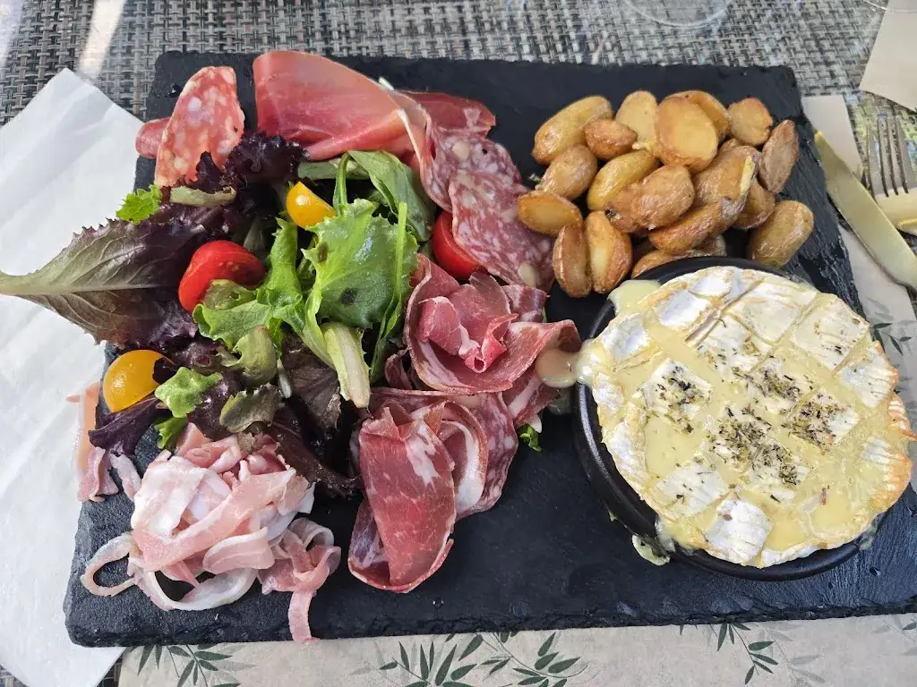 Sandrine Wadier_Les Jardins de l'Uzine_Bornel_review