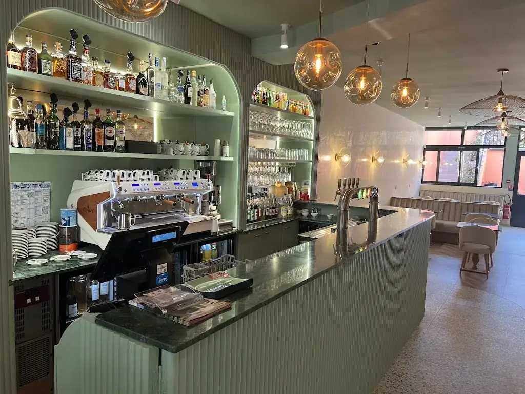 Le XII Café restaurant in Méru