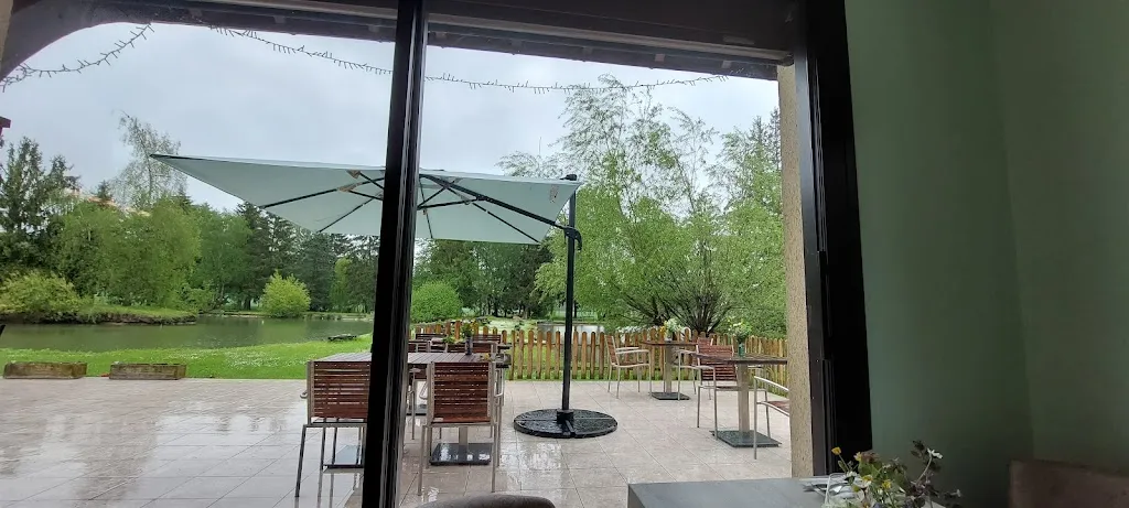 Fishing lakes & Restaurant Saut Du Loup restaurant à Bornel