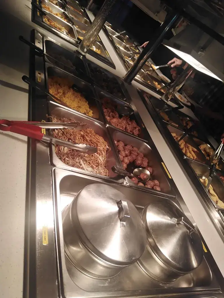 Stefanie Theobald_royal chine_Wissembourg_review