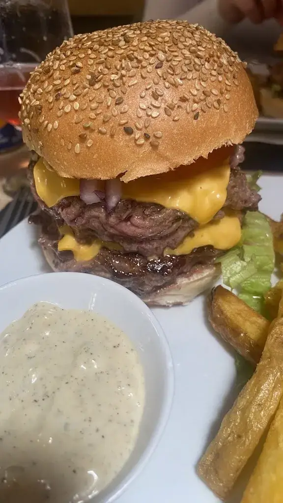 Alexandre Debourges_Chez Prisci_Mouy_review