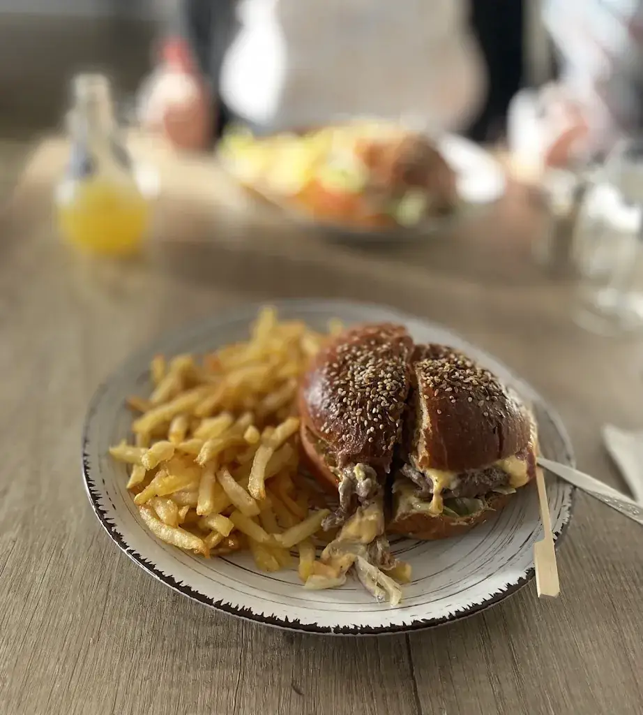 Brasserie restaurant in Hermes