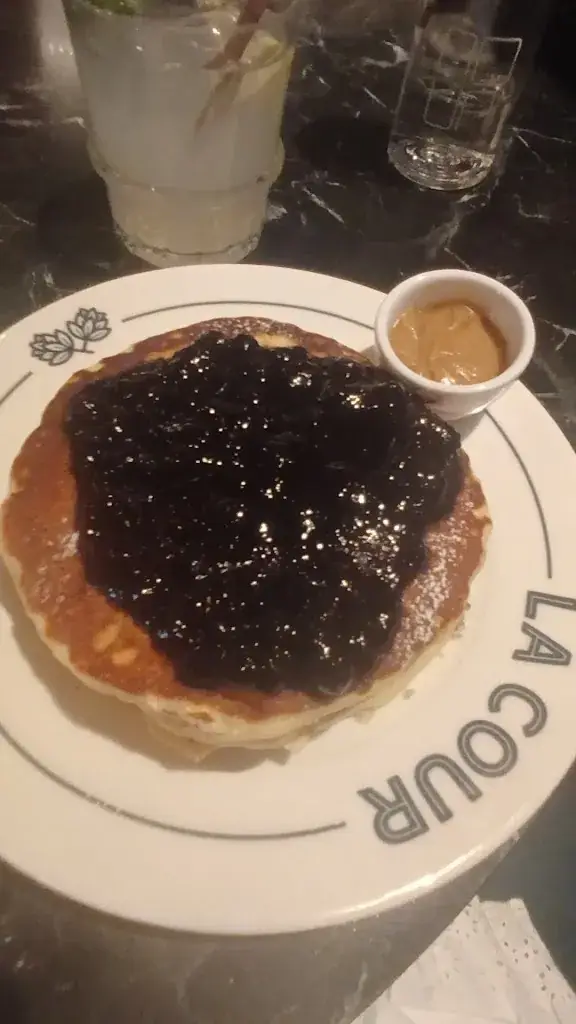 La Cour - Angers_Angers_slider_image_2