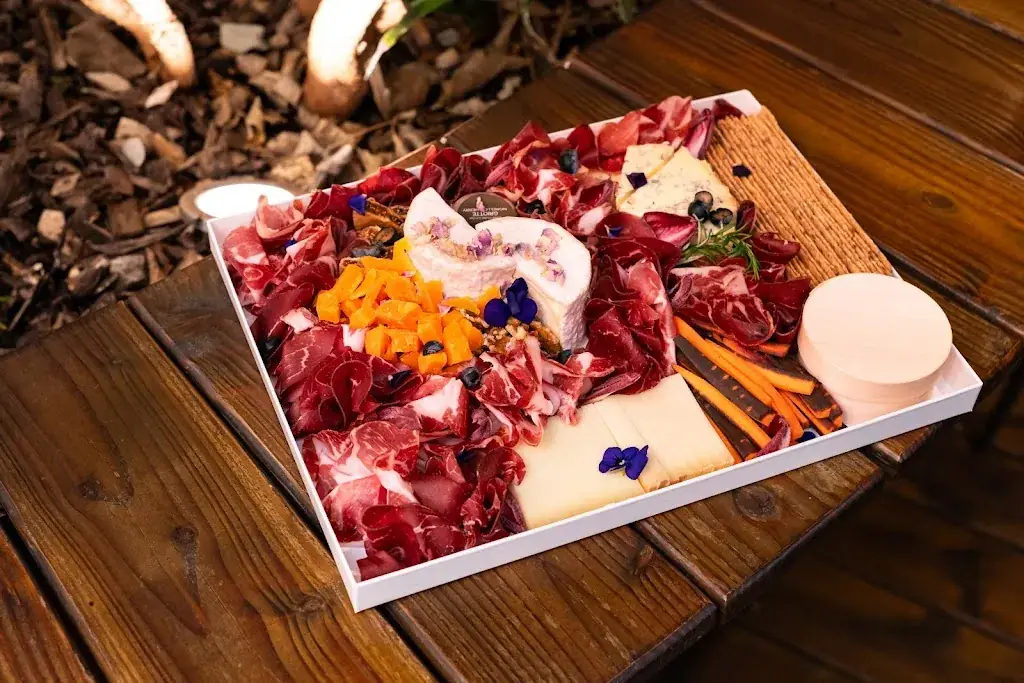 La Cour - Angers_Angers_slider_image_3