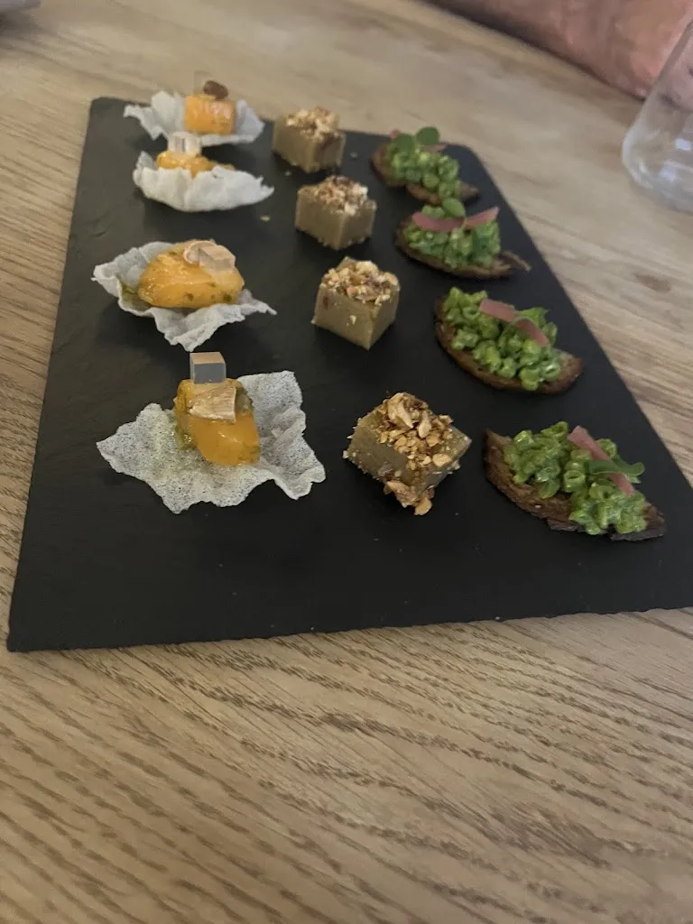 Anne Williams_Autour d'un Cep_Angers_review