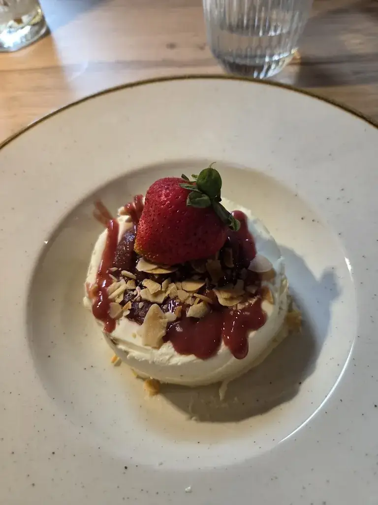 Sylvie Pascal_Bar - Restaurant BASE CAMP LODGE | Albertville_Albertville_review