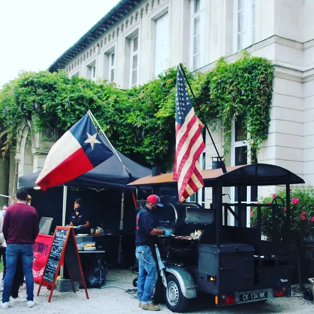 Uncle Daddy's SmokeHouse Food Truck restaurant à Aniche
