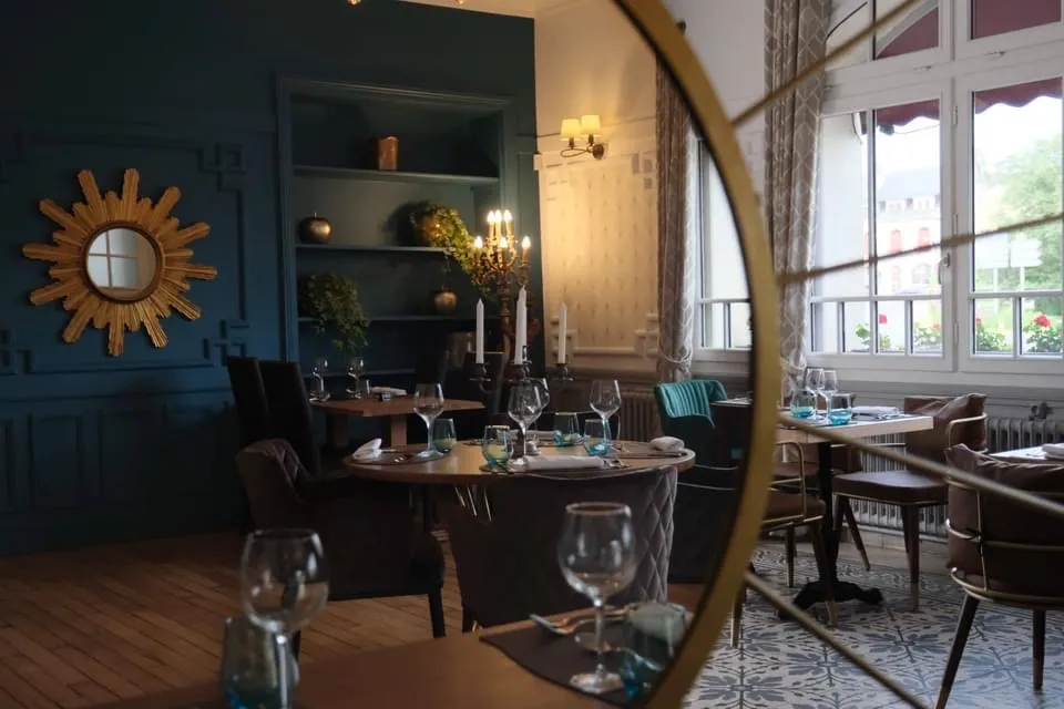 Logis - Restaurant La Pomme d'Or Restaurant in Coucy-le-Château-Auffrique