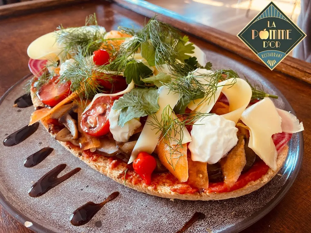 Logis - Restaurant La Pomme d'Or_Coucy-le-Château-Auffrique_slider_image_2