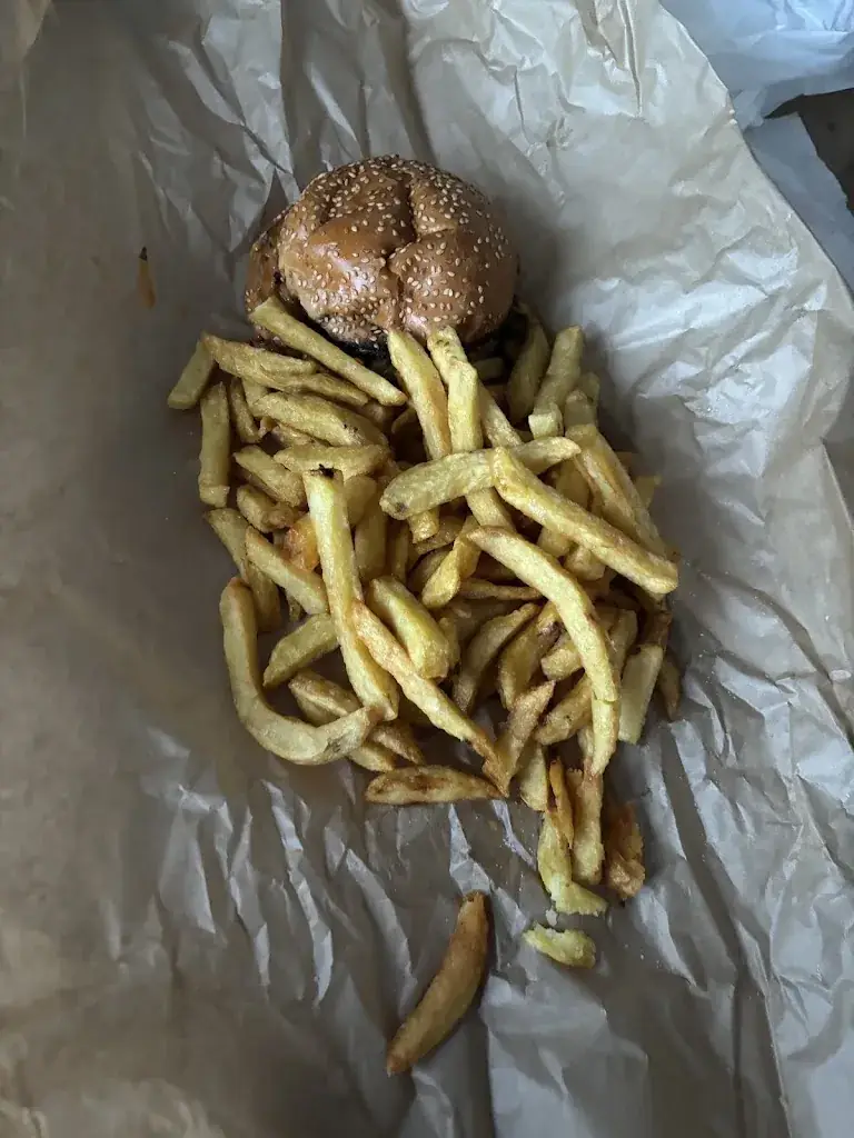 Sarah Ben_Burg’street_Annezin_review