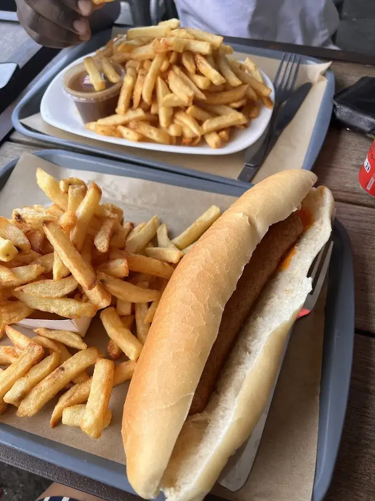 Divya Bharathy Pasupathy_Friterie Chez Fred_Aire-sur-la-Lys_review