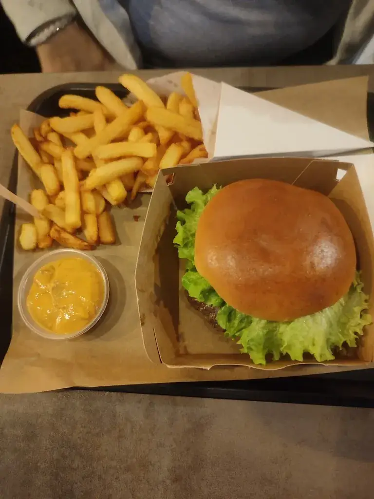 Carène Dhenin_L’atelier Frites_Anzin_recensione