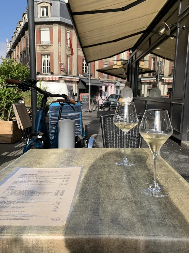 Fiona Russell_LA DAME JEANNE BAR A VIN_Arras_review