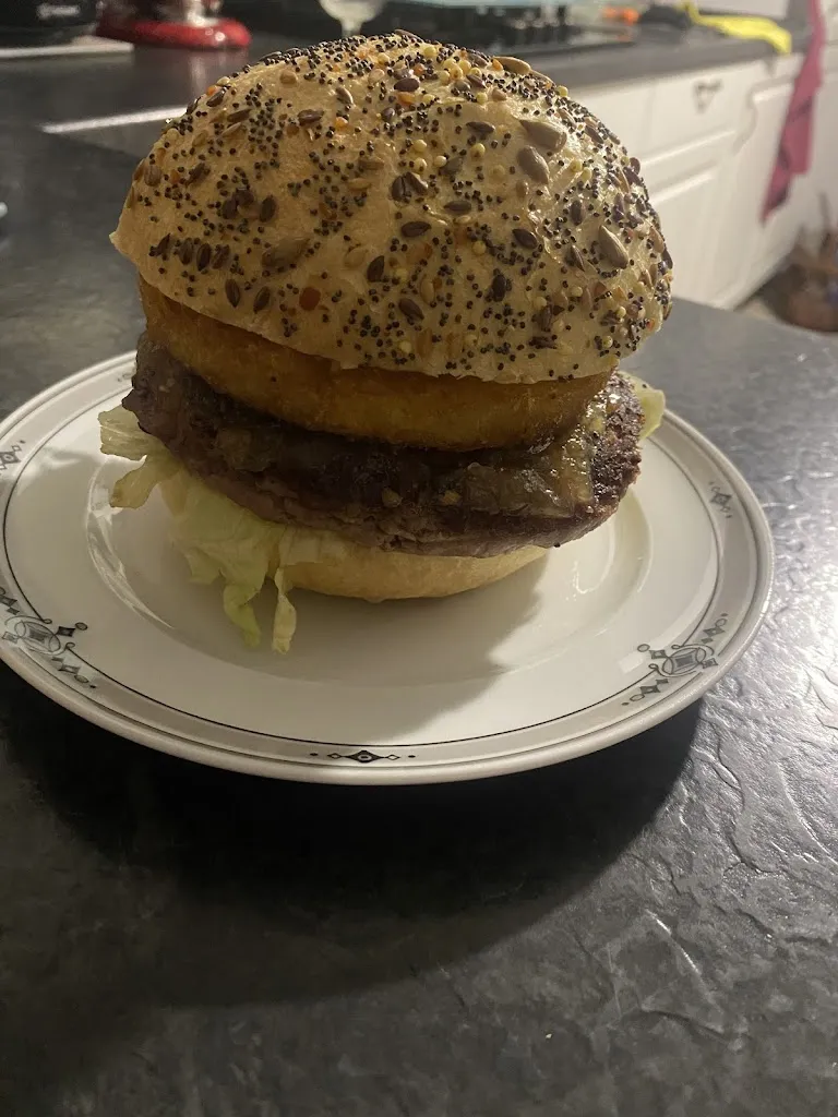 Frédérique Wojciechowski_J & B Burgers_Aubry-du-Hainaut_review