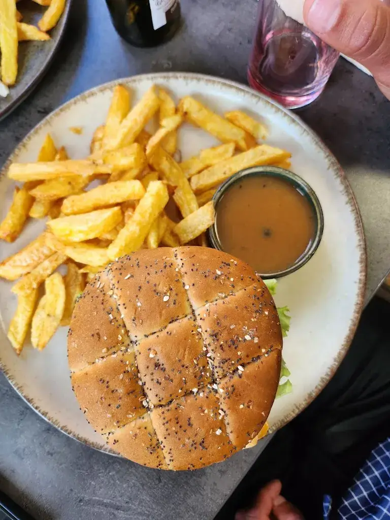 Stéphanie Blocquet_Le Huit Pool_Bassée_review