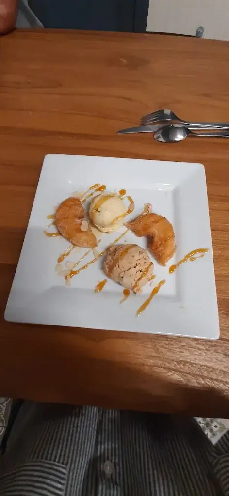 Déborah Hacart_Le Huit Pool_Bassée_review