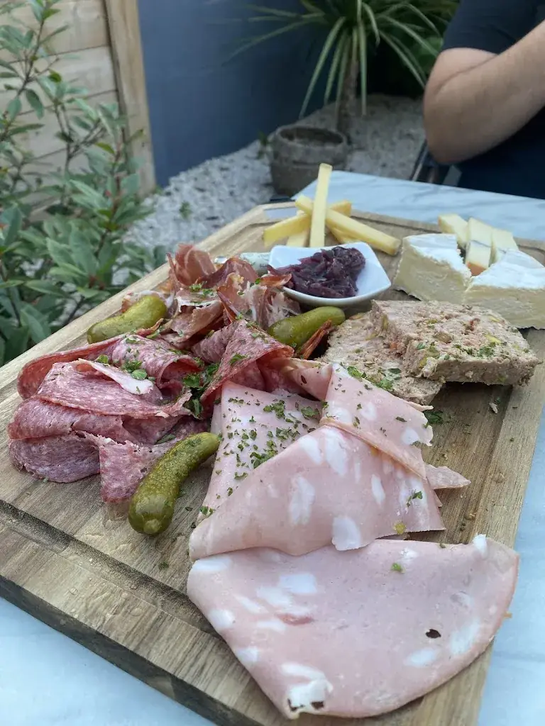 Lena Sth_L'incontournable_Cuincy_review