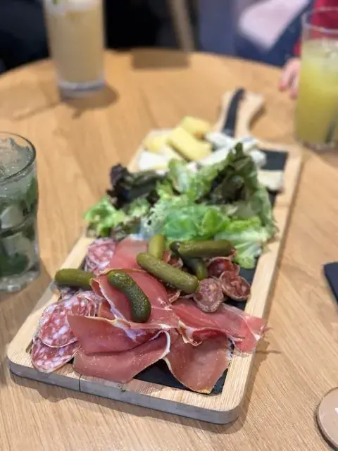 Of The relève_O'Plan_Chatte_review