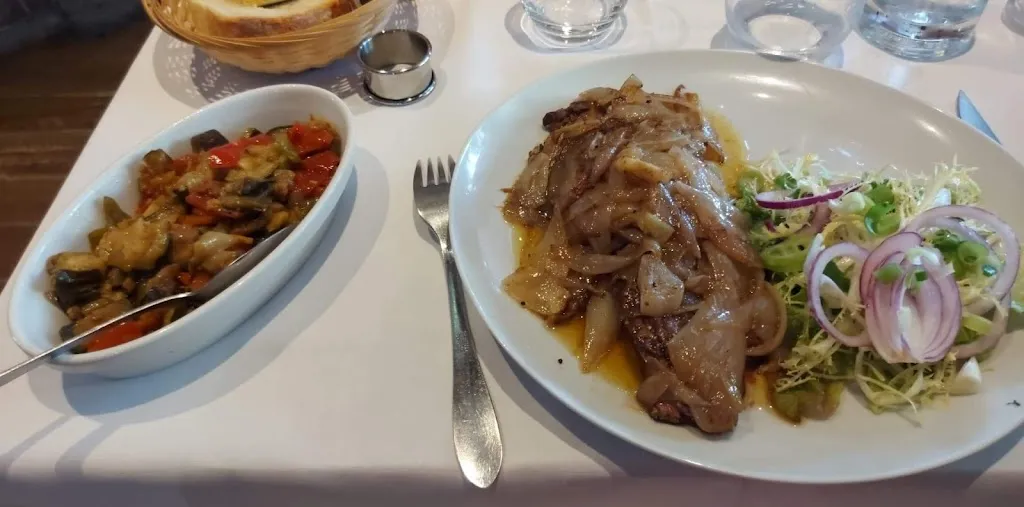 Le Bistrot de la Place Restaurant in Marck