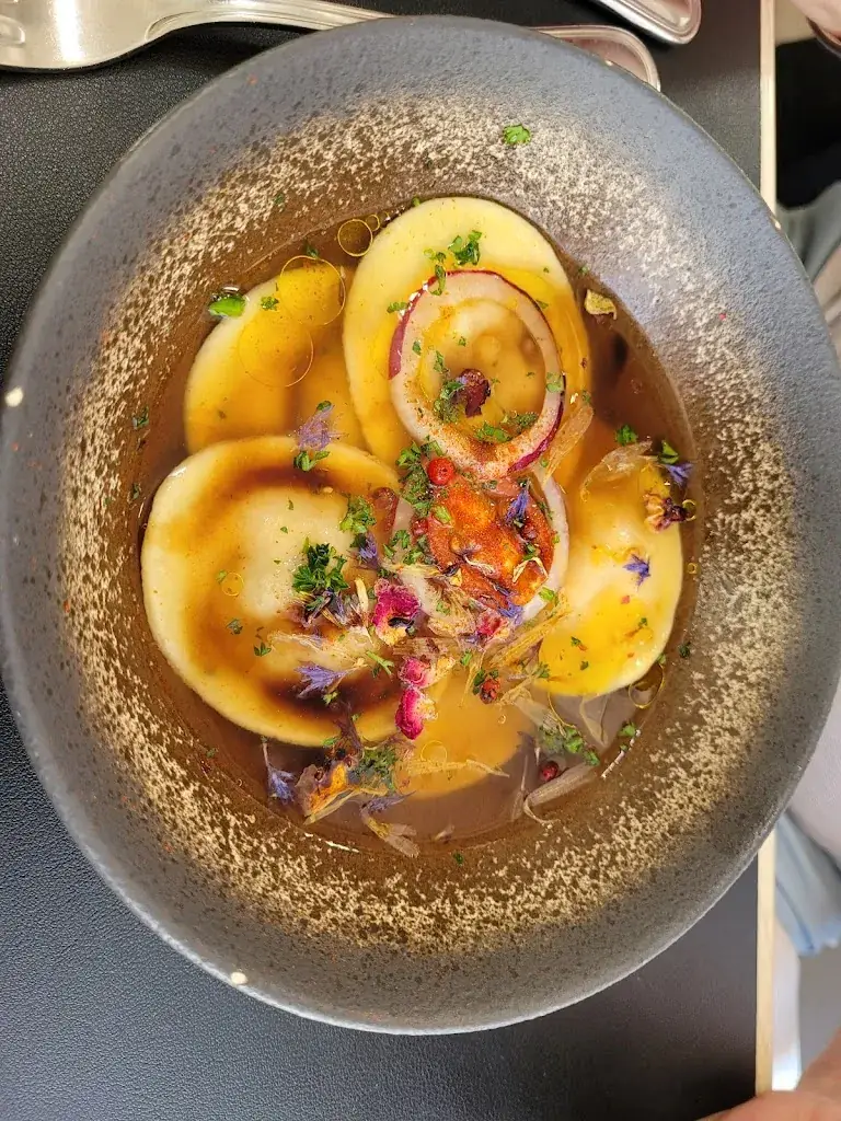 nicole woets_La Table des Tours_Mont-Saint-Éloi_review