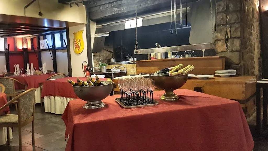 Auberge du Donjon Restaurant in Fresnicourt-le-Dolmen