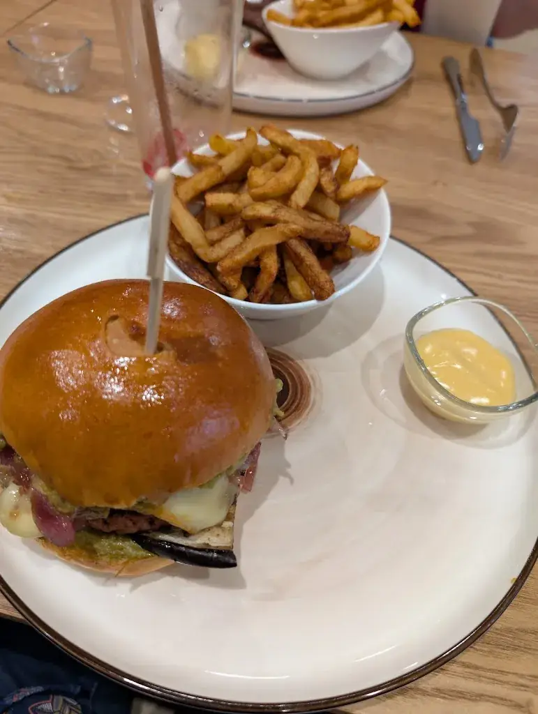 Dylan “Orochti” Massart_Le Familial_Audruicq_review