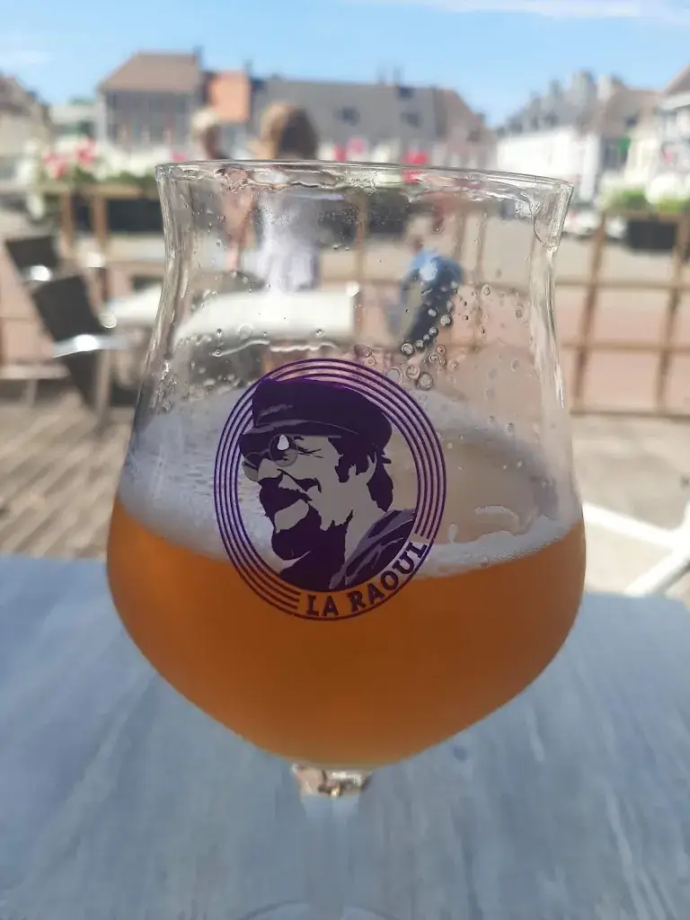 David Bolton_Café PMU Au Beffroi_Hesdin-la-Forêt_review