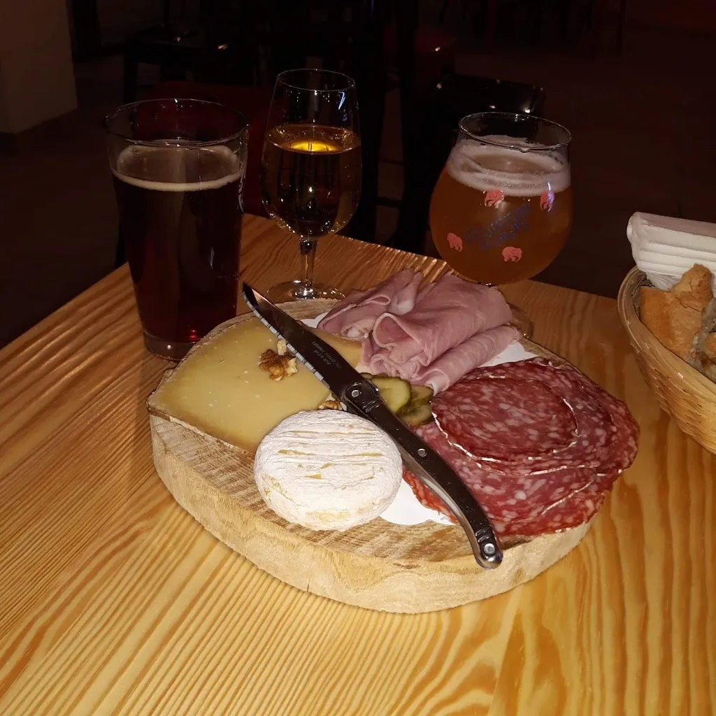 Beer & Cheese_Chatte_slider_image_2