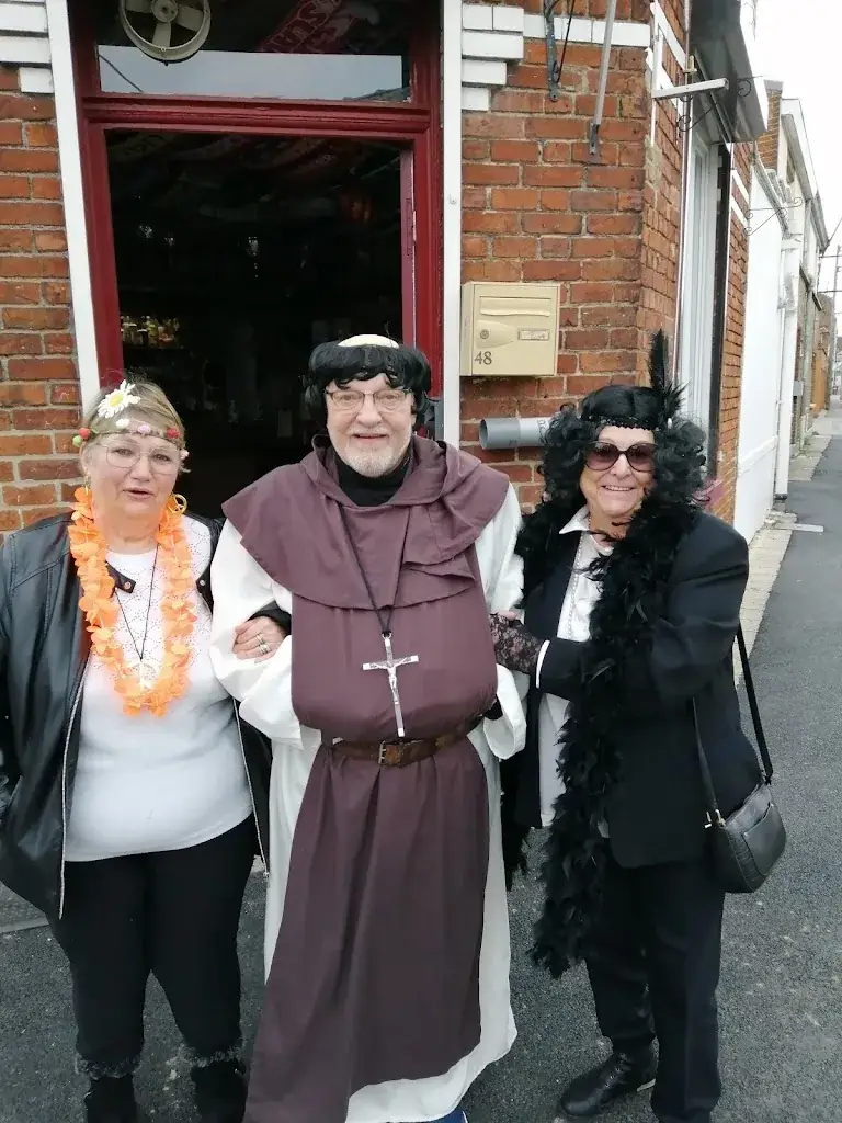 Evelyne Knockaert_A L'Aviation_Armentières_review