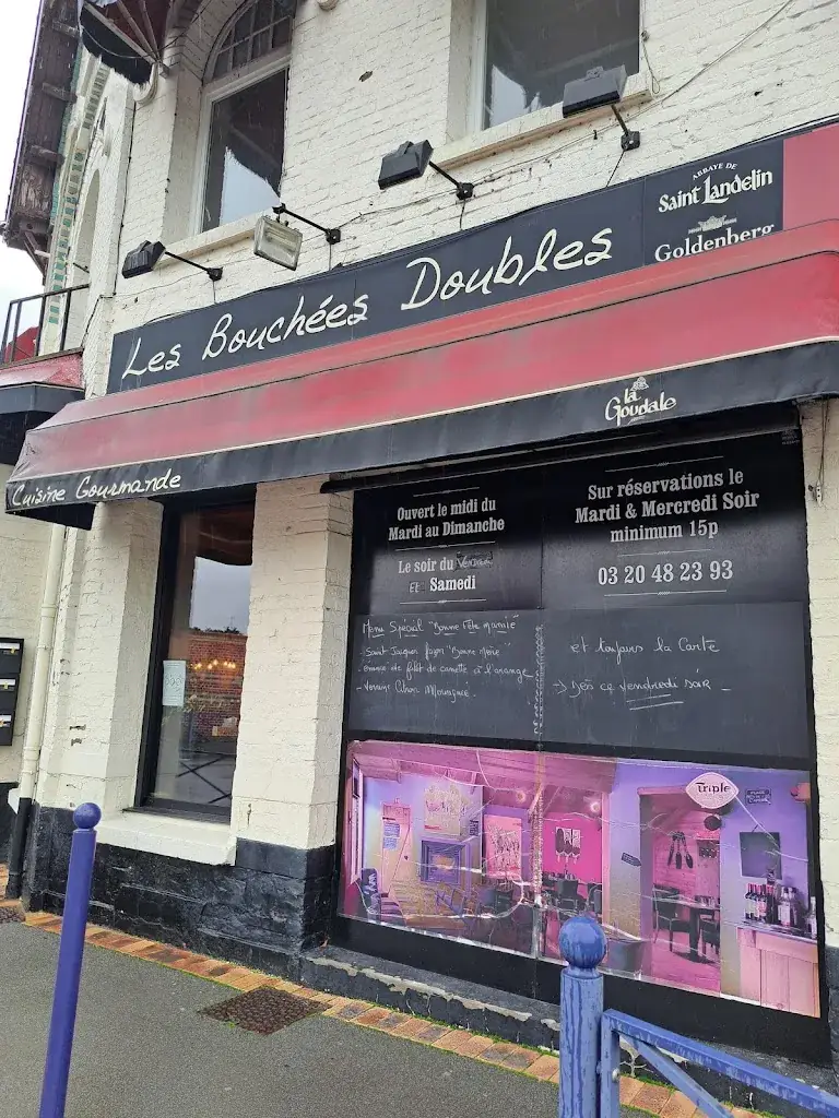 Amélie_Les Bouchées Doubles_Chapelle-d'Armentières_recensione