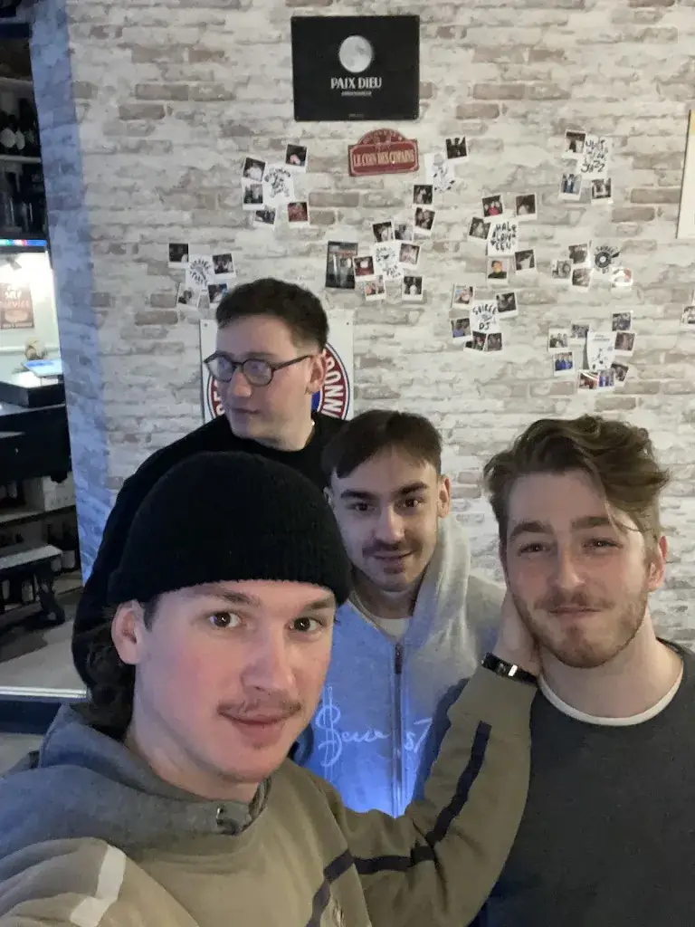 pierre hochart_Au coin des copains_Armentières_reseña