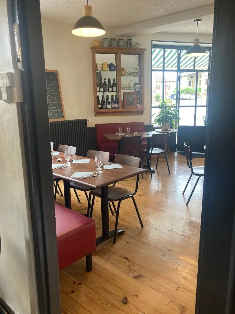 Cafe Restaurant Chevallier_Chevrières_slider_image_1