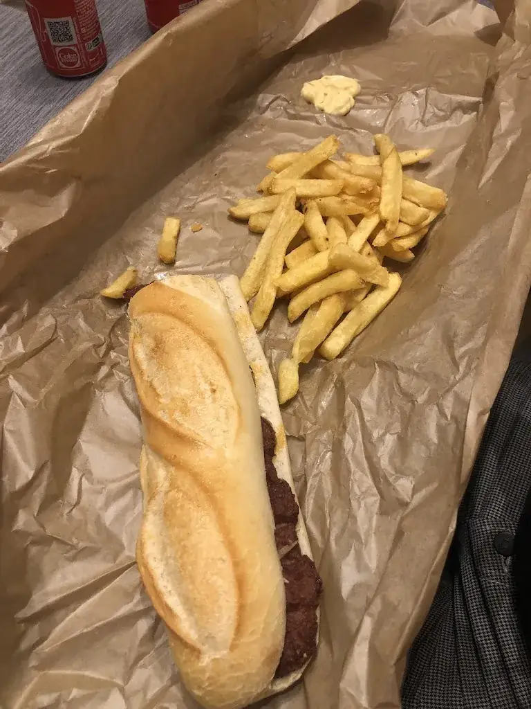 Maelline Damerval_La Guillotine French fries_Cauchy-à-la-Tour_review