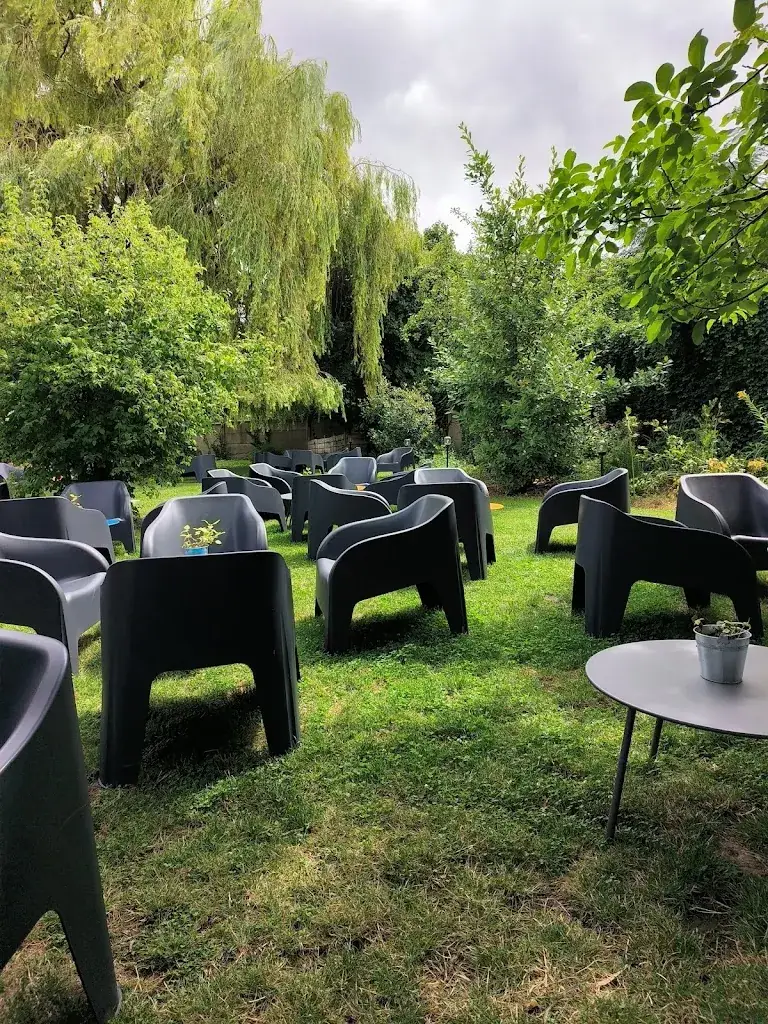 Ludo Ogez_Dans mon jardin_Avion_review