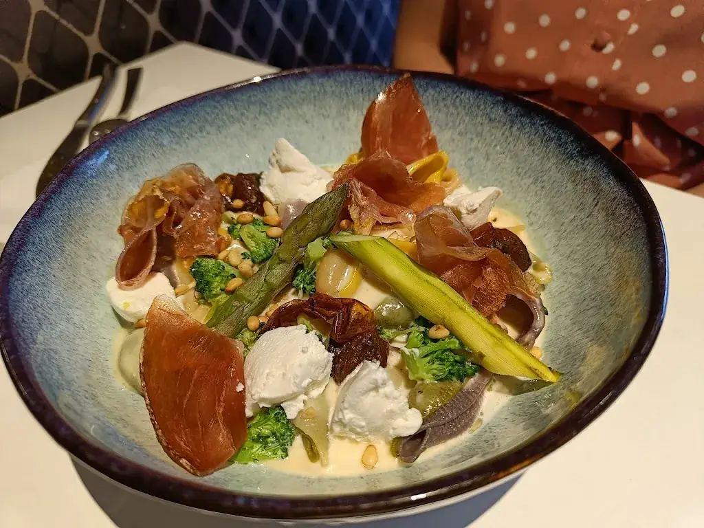 Pierre-Yves et Céline_Chat Ventru_Baisieux_review