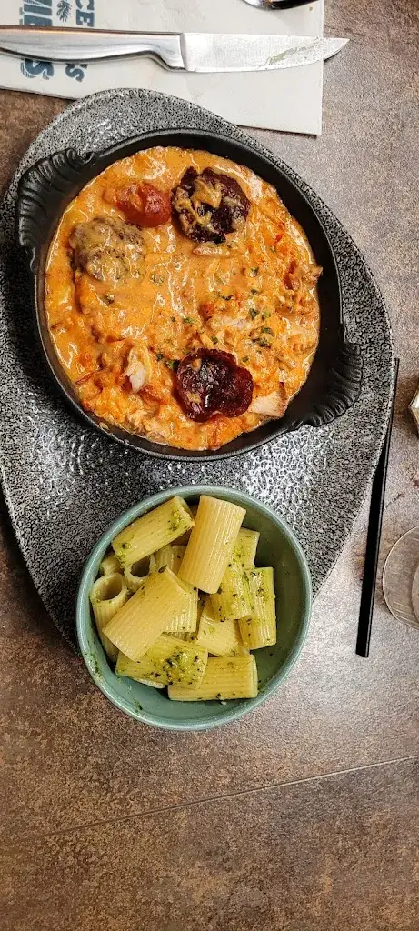 Mirialle Gustin_Place des Oliviers Aulnoy_Aulnoy-lez-Valenciennes_review