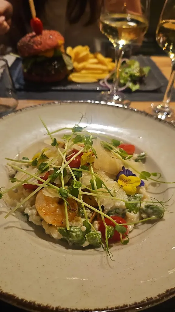 Axelle Rouyacque_L' Atelier 12_Aulnoye-Aymeries_review