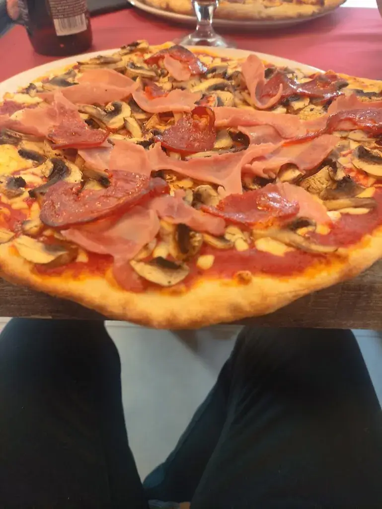 Julien_Planet Pizza_Aulnoye-Aymeries_recensione