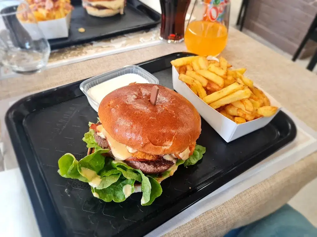 Joy Zoldik_Friterie La Fontaine_Aulnoye-Aymeries_review