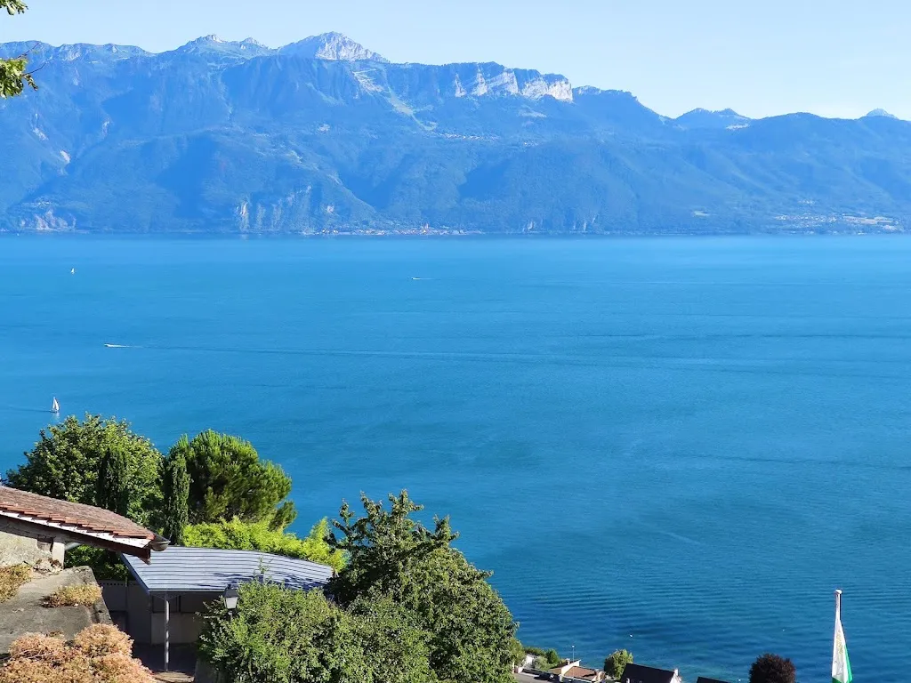 Dieter Schnetz_Café de la Place_Grandvaux_review