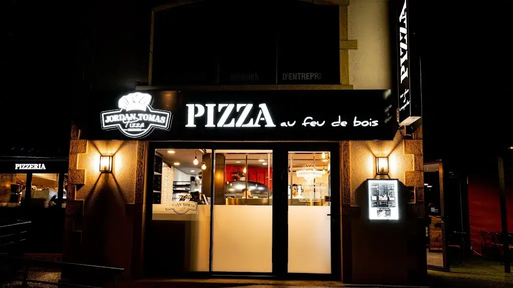 Jordan Tomas - Pizza Mamamia Civrieux d'Azergues_Civrieux-d'Azergues_slider_image_1