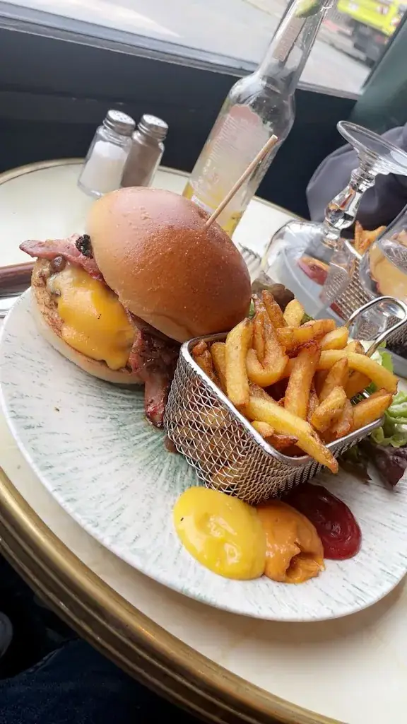 Laetitia Varin_Le Globe-Trotteur Cuisine_Beauchamp_review